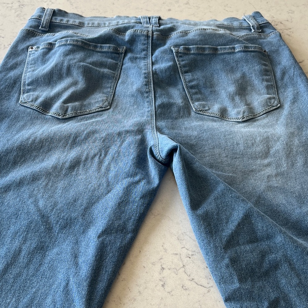 Curve Appeal Pair of Light & Medium Wash Blue Denim Jeans size 14 - Picture 12 of 14